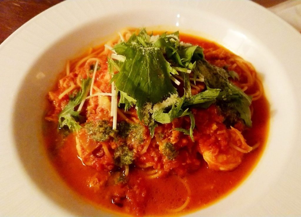 皿の上の料理

自動的に生成された説明