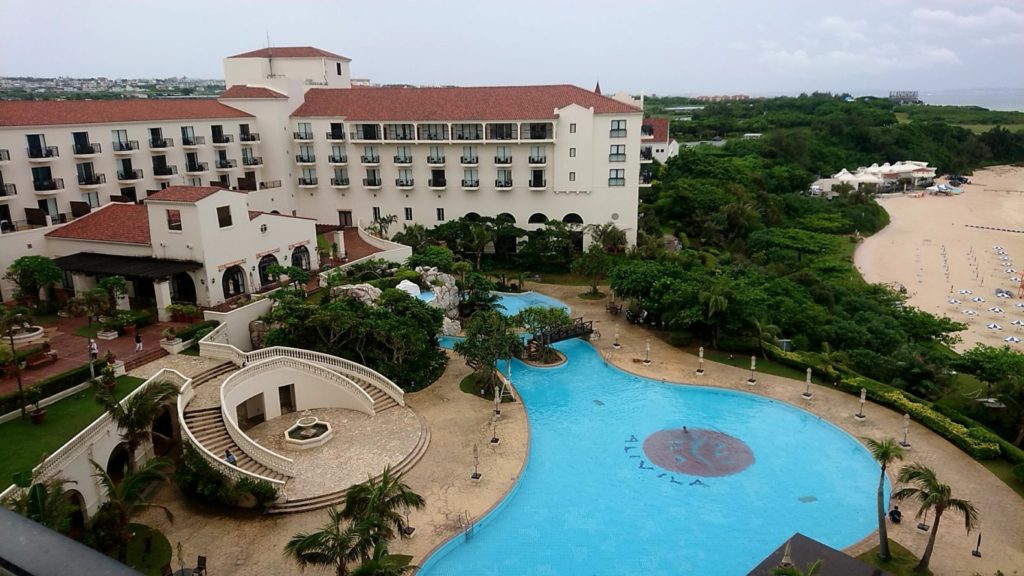 建物, 屋外, 水, 家 が含まれている画像

自動的に生成された説明